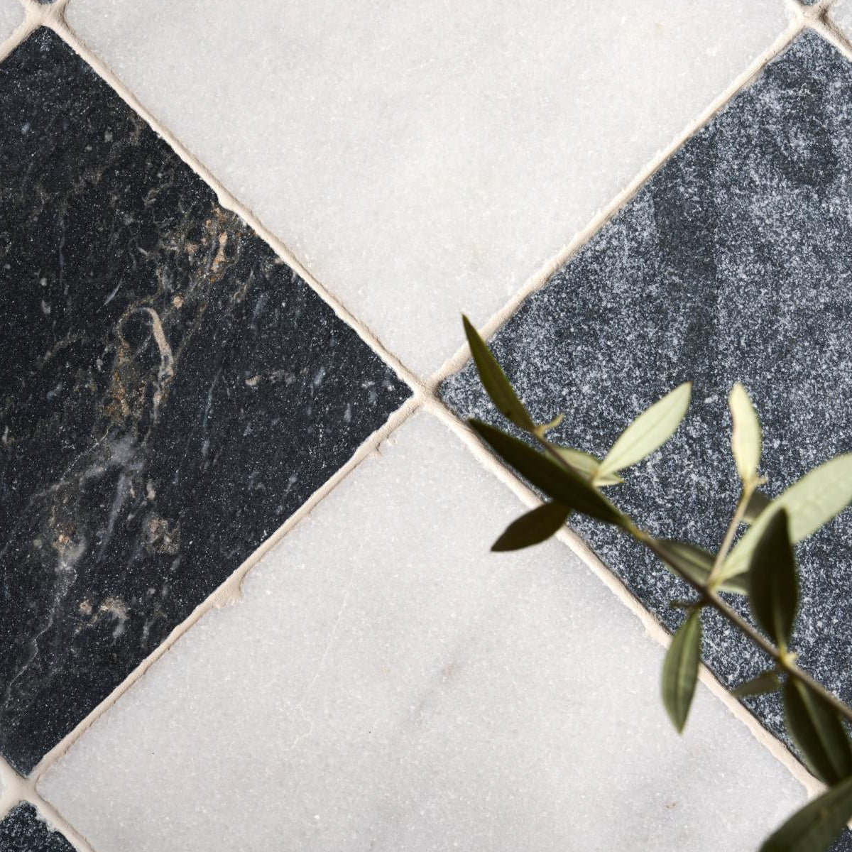 Chequer White / Black Tumbled Marble Tiles