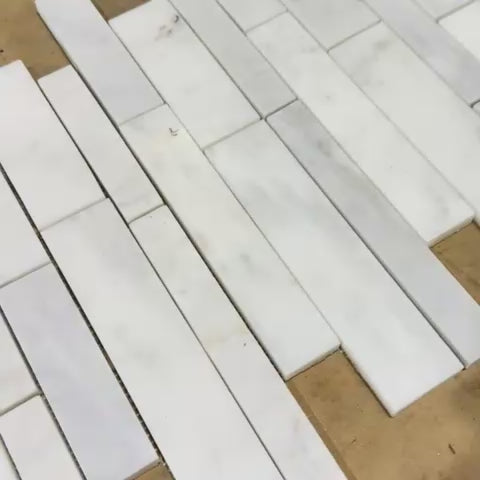 Carrara Bianco polished random strip 